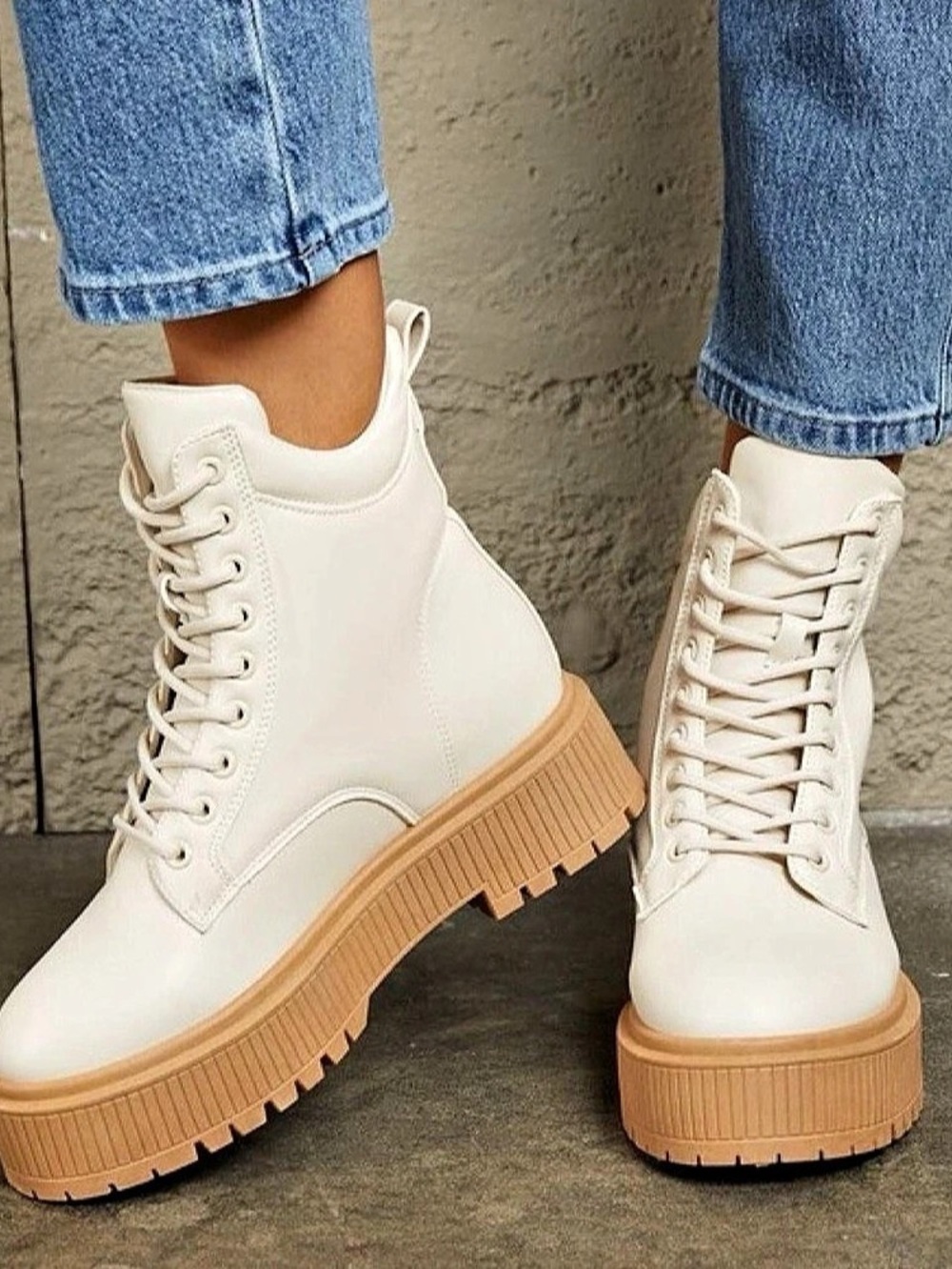 Qupid Phase-II Platform Lace-Up Boots White US 7 Like New